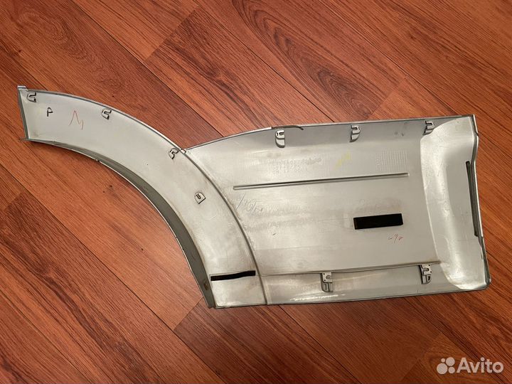 Накладка задней левой двери Pajero 4