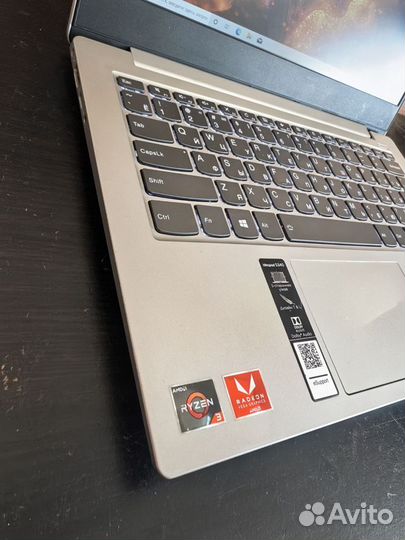 Lenovo металл 14.1/IPS/Ryzen 3200u/8GB/SSD 240