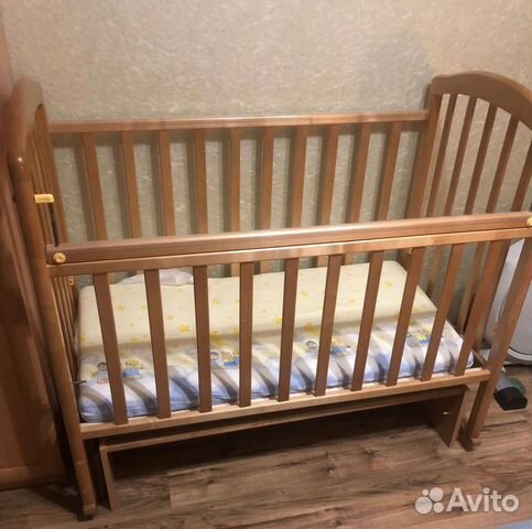 Дет кроватка,маятник,бортики