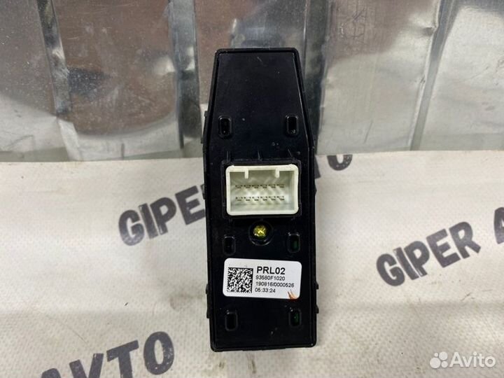 Кнопка стеклоподъемника задняя левая Kia Sportage