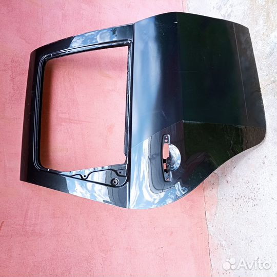 Renault duster задняя правая дверь