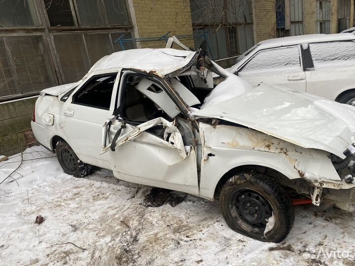 В полном разборе Лада Приора 2 2017 год