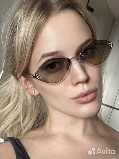 Солнечные очки женские fendi