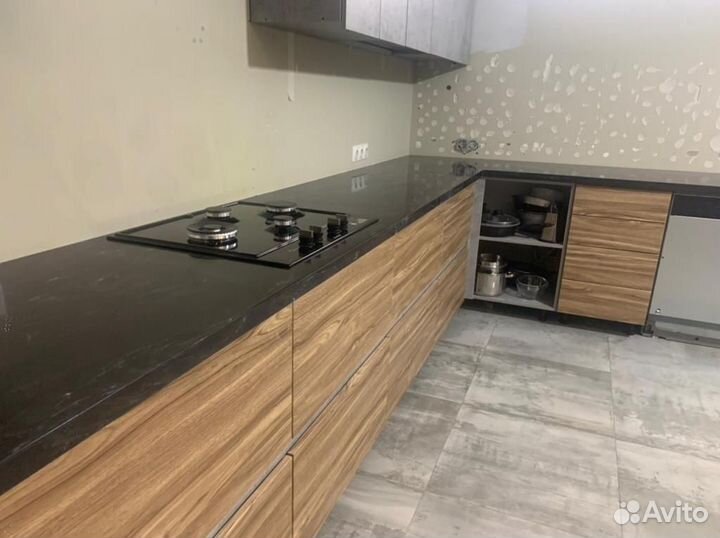 Столешница острова из искусственного камня