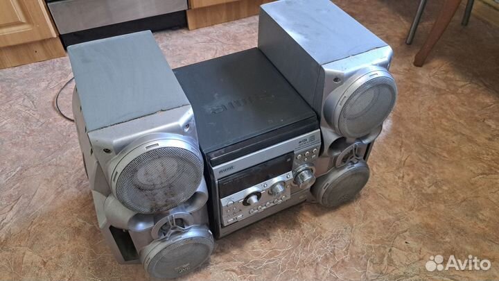 Музыкальный центр Aiwa б/у на запчасти