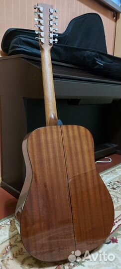 Акустическая гитара