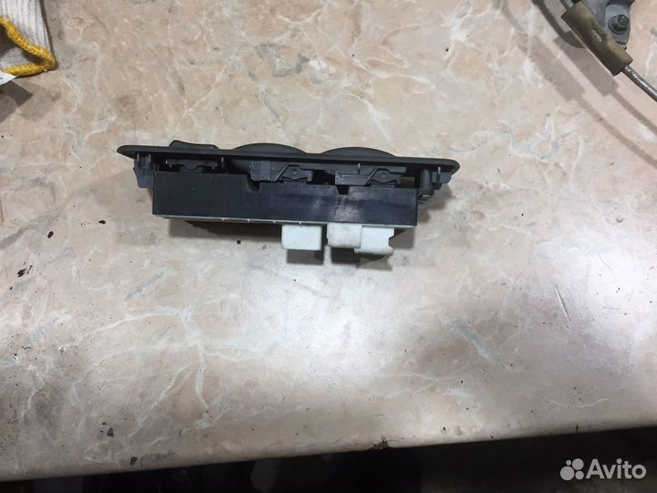 Блок управления стеклоподьемниками тойота рав 4