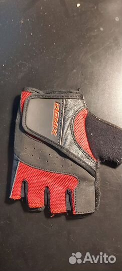 Спортивные перчатки