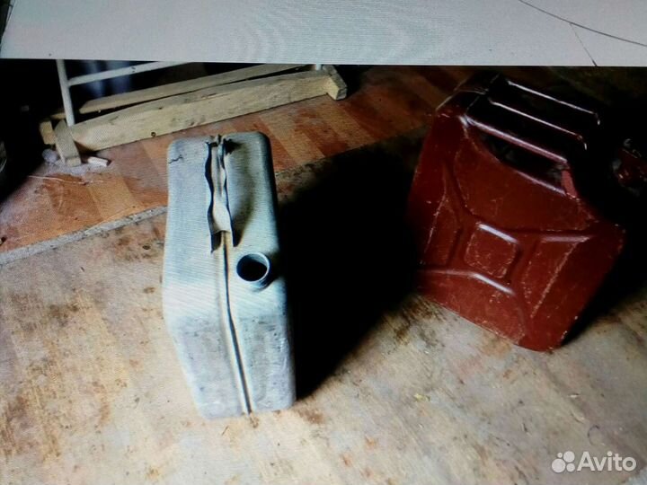 Из СССР 2 канистры