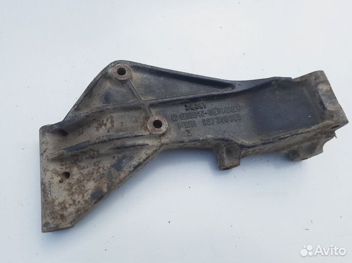 Кронштейн компрессора Volkswagen Passat B3