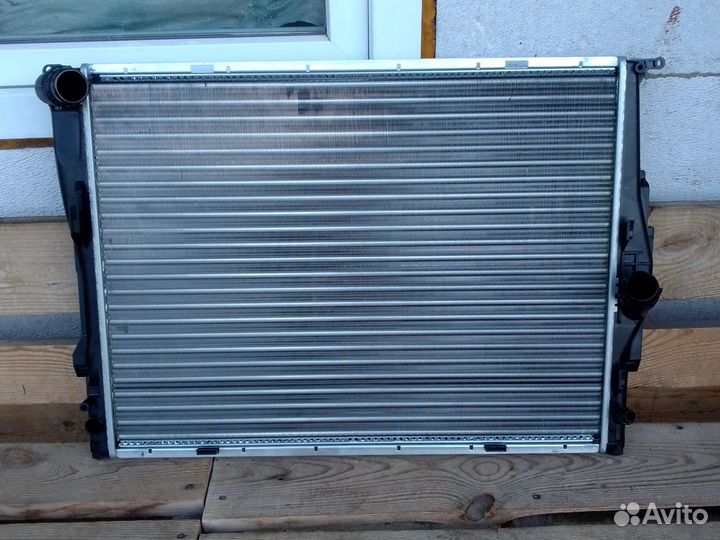 Бмв Е90, Е87 радиатор охлаждения двигателя
