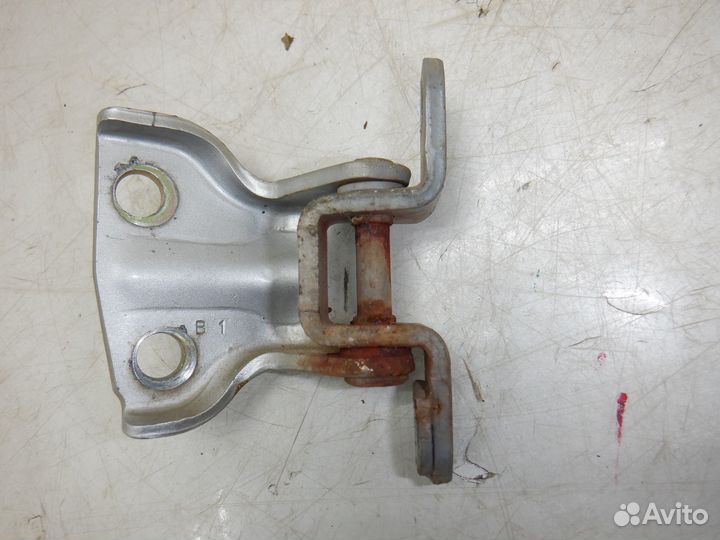 Петля двери задней Pajero Sport Montero K9