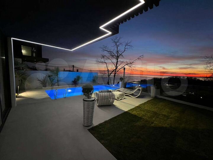 Дом 235 м² на участке 4 сот.