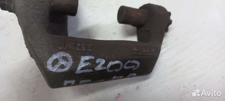 Скоба переднего суппорта Mercedes W207