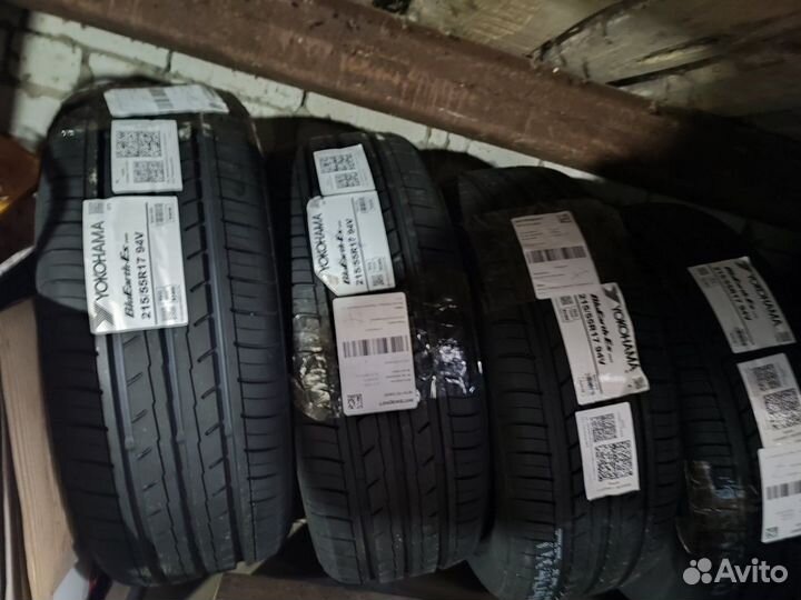 Yokohama BluEarth-ES ES32 215/55 R17 94V