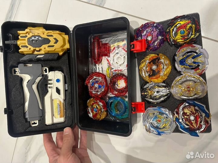 Чемодан с волчками beyblade