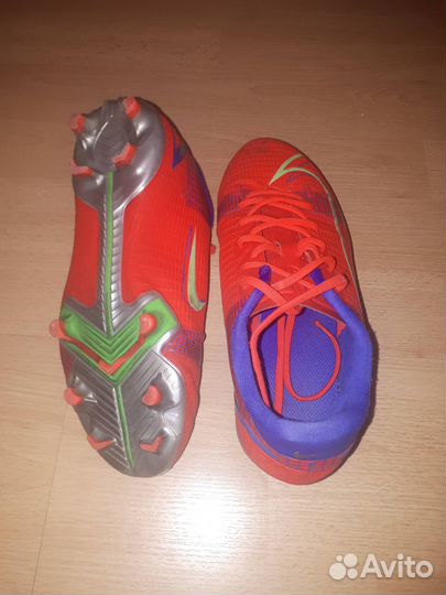 Nike оригинал бутсы р.35, 5