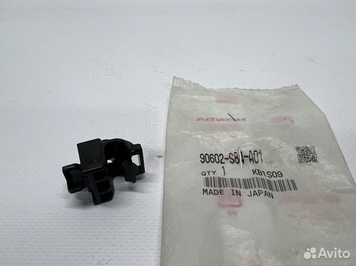 Клипса держателя капота