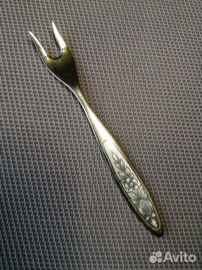Серебряная вилка для лимона