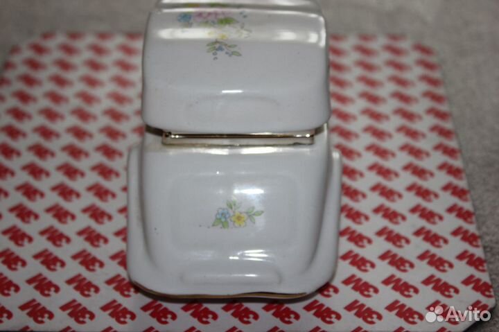 Фарфоровая шкатулка Европа