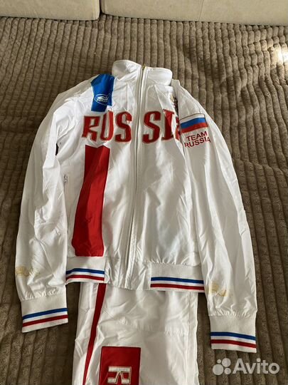 Костюм спортивный