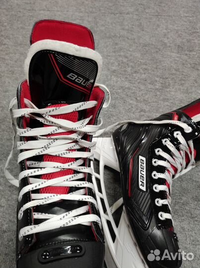 Хоккейные коньки Bauer