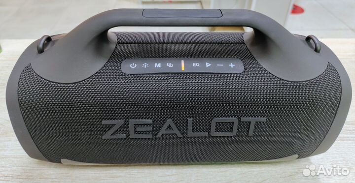 Мощная портативная колонка Zealot