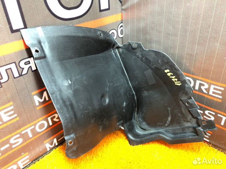 Подкрылок передний левый Mercedes-Benz C-Class