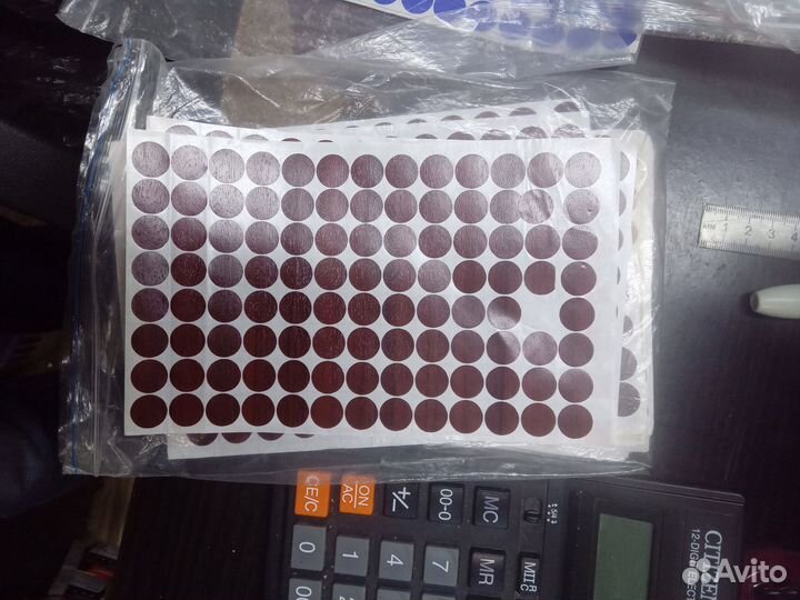 Заглушки самоклеющиеся мебельные