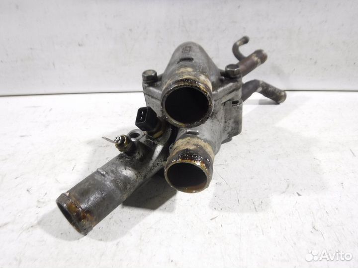 Корпус термостата Hyundai Lantra II