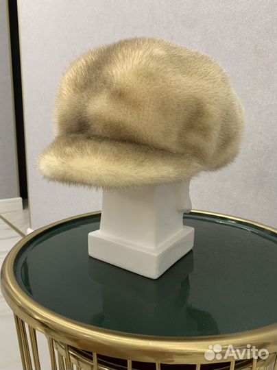 Берет норковый с козырьком