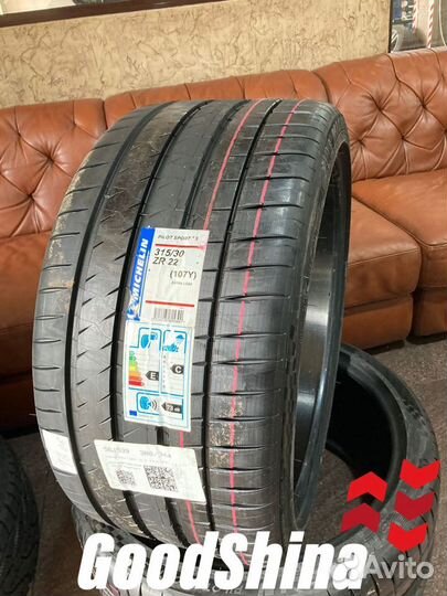 Michelin Pilot Sport 4 S 315/30 R22 и 285/35 R22