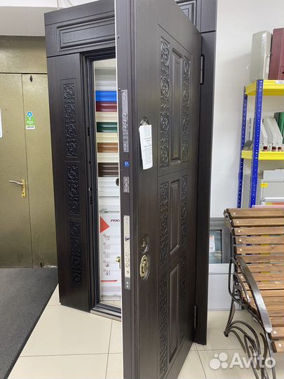 Дверь металлическая в коттедж двухстворчатая