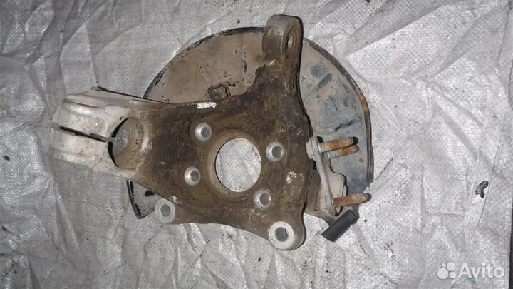 Кулак поворотный передний правый Volkswagen Passa