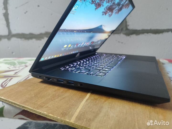 Игровой ноутбук Intel NUC x15