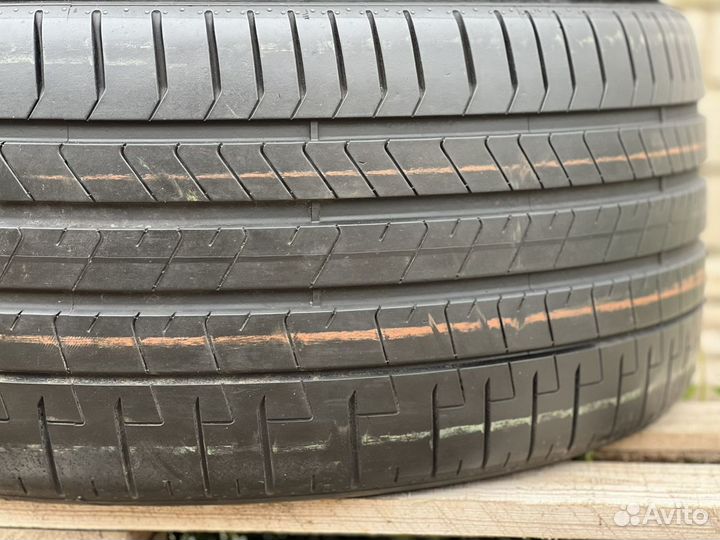 Pirelli P Zero PZ4 255/40 R20 и 285/35 R20
