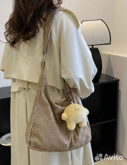 Плюшевая сумка багет через плечо