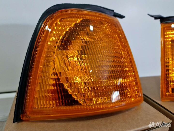 Поворотники передние оранжевые Audi 80 Б4/Б3 (L/R)