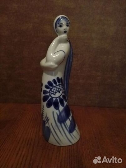 Гжель. Статуэтка