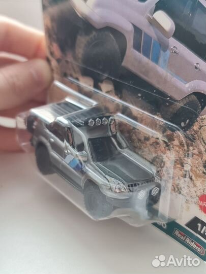 Hot Wheels Premium Toyota Land Cruiser