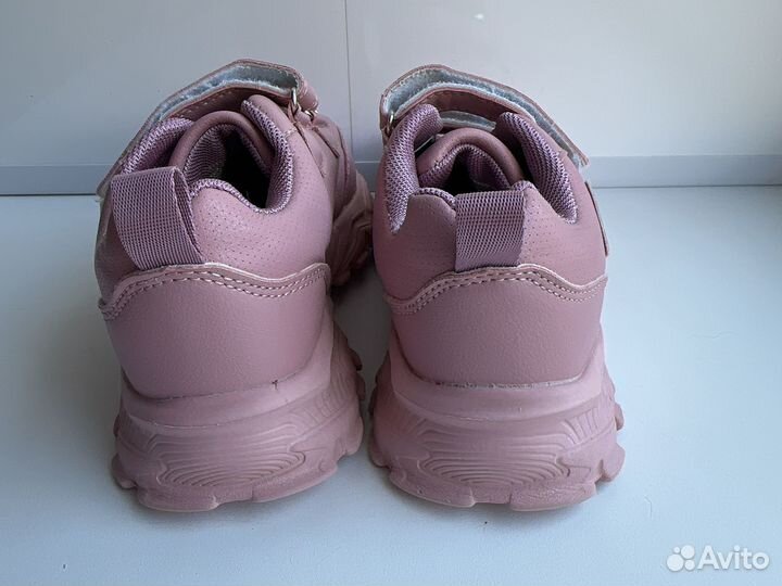 Кроссовки для девочки
