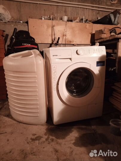 Бак и стиральная машина