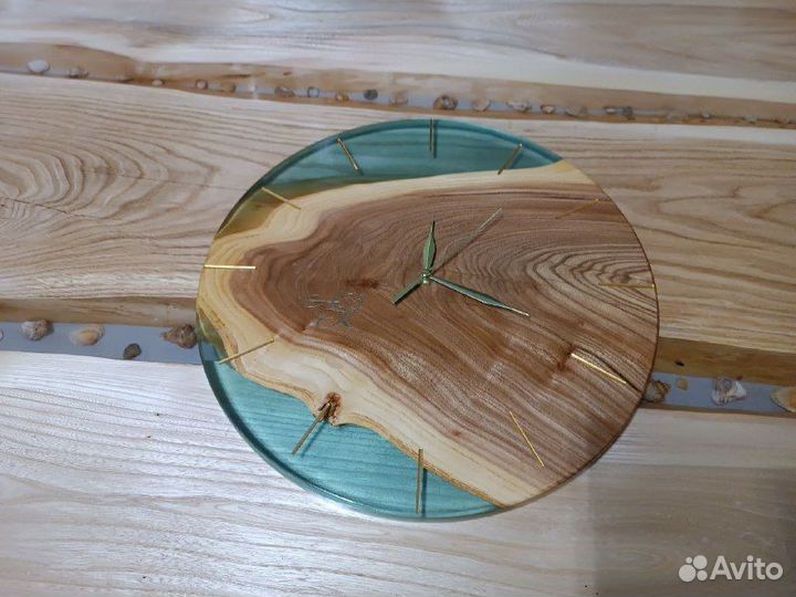 Настенные часы из дерева