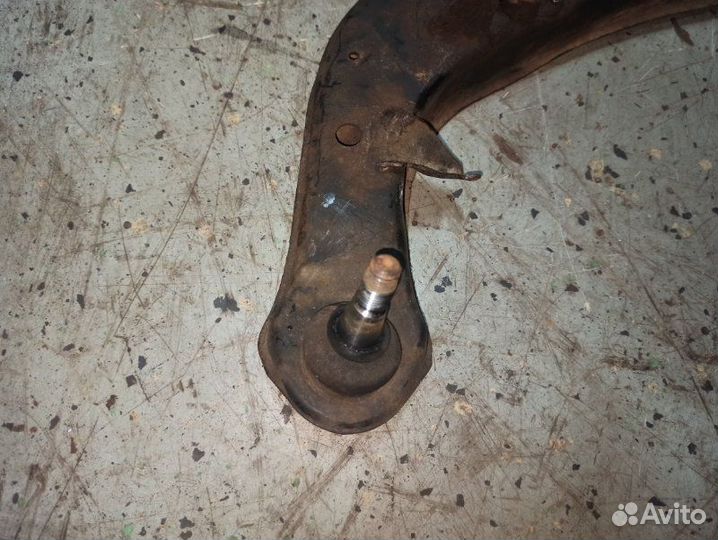 Рычаг подвески передний левый Nissan Primera P12