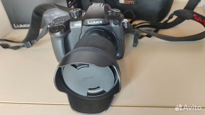 Panasonic Lumix gh5 с объективом