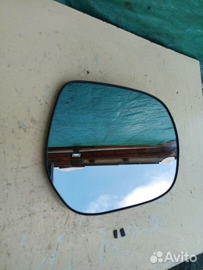 Зеркальный элемент правый Land Cruiser 2015+