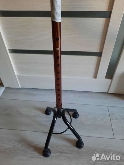 Трость опорная с четырьмя ножками