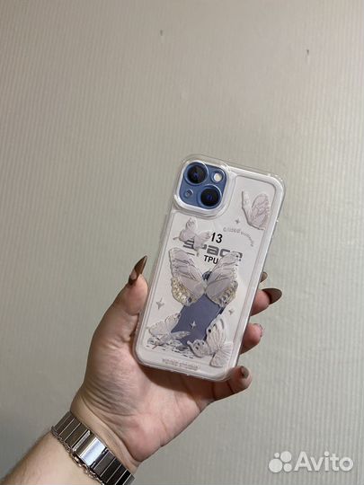 Чехол на iPhone 13 с бабочками