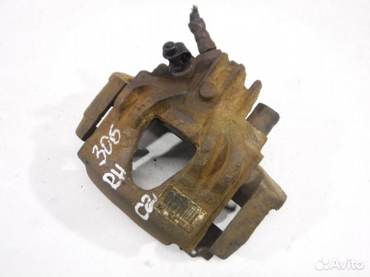 Суппорт передний правый Peugeot 306