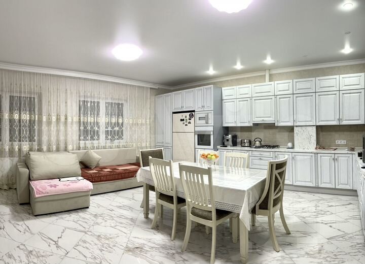 3-к. квартира, 140 м², 2/3 эт.